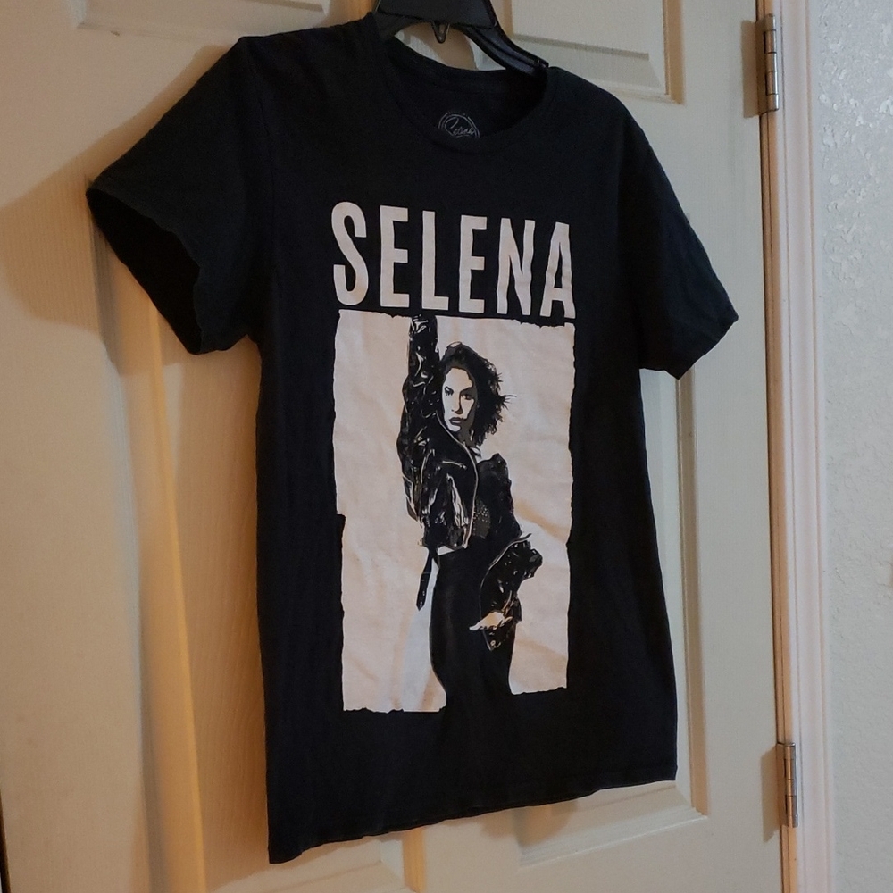 Black & White Vintage Selena T-Shirt Size S MUST BUNDLE 2+ FOR $5 EACH